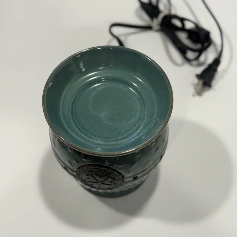 Scentsy Victoria Wax Warmer